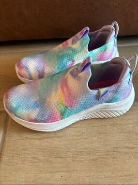 Girl’s Slip-On Sketchers Shoes in Pastel Rainbow glitter size 13